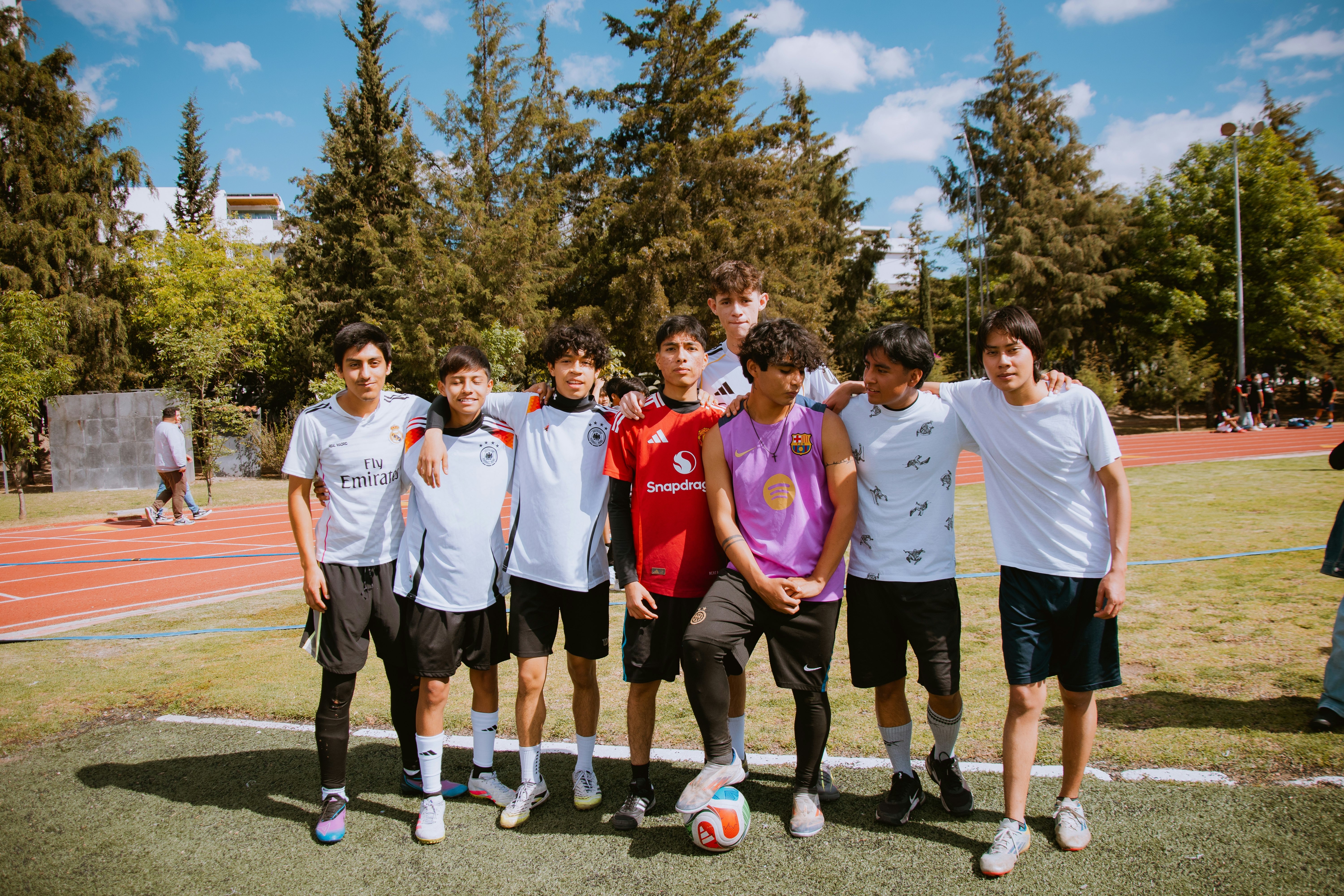 德州扑克高手很少All in（顶级德州扑克玩家通常避免全下）