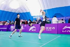 赌场防范课： 遇到“主动搭讪并宣称有必胜秘籍”的人，该如何识破骗局？（赌场防骗指南：如何识破主动搭讪兜售“稳赚秘籍”的骗局？）